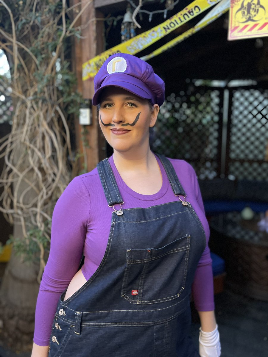 HAPPY HALLOWALUIGI!