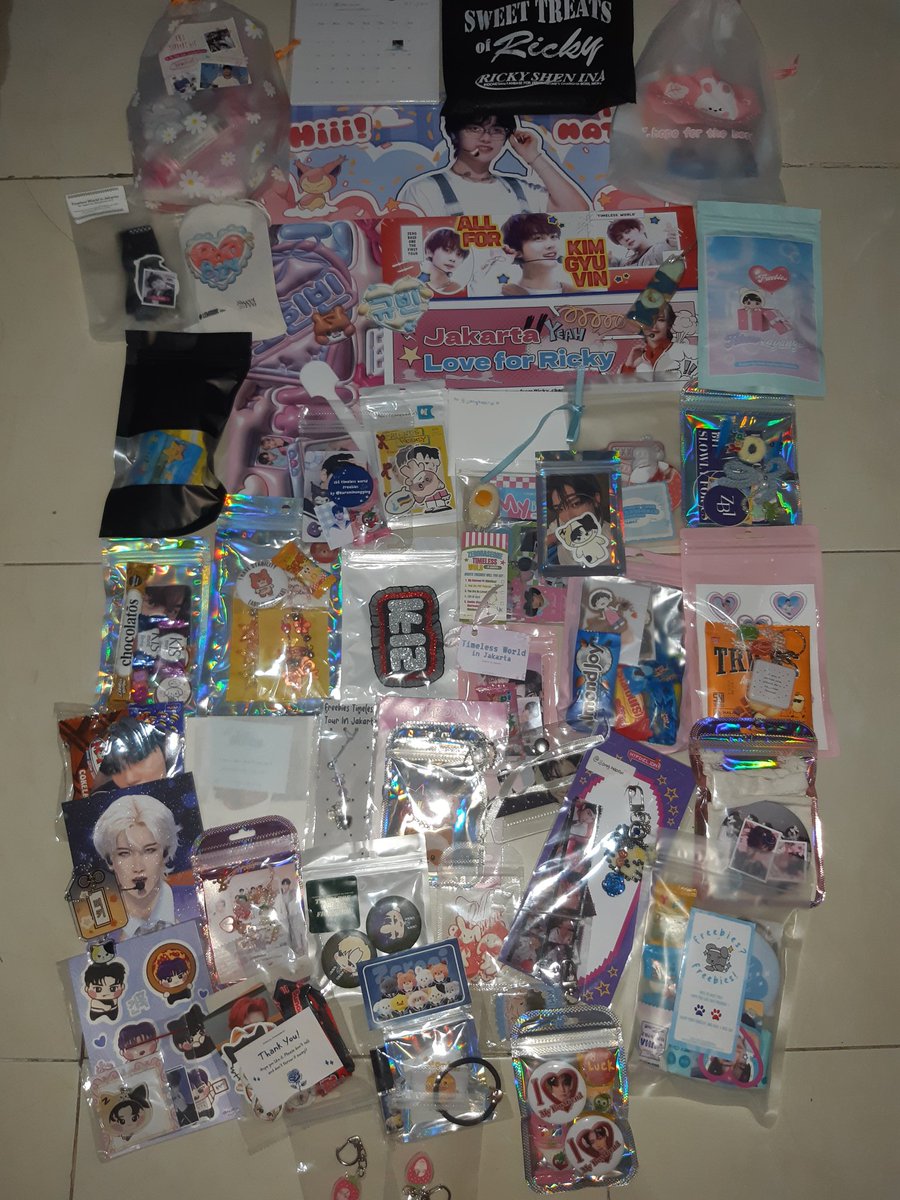 jjanghaorui's tweet photo. thank you so much atas freebies freebies yang lucu lucu inii!! see you di next zb1 concert <33 
@yujinhanl @bolbnoom 
@maaorui @peonycharms
@haoozzjenn @rurucart
@wiinterdream_ @yujinjwe https://t.co/wCswSiE2b3