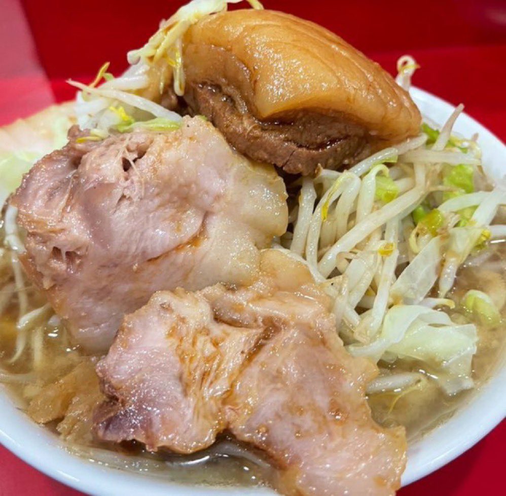 本日でラーメン二郎は400日連続で1日最低2杯以上ずつ喰った事になります(えっ
(2023/9/24-
.
毎日1杯ずつ喰い続けるのは簡単(?)なのですが、毎日最低2杯以上ずつは時間の制約的に心が折れそうになる日もありましたw
二郎連食が趣味なので出来うる限りは続けていきます!