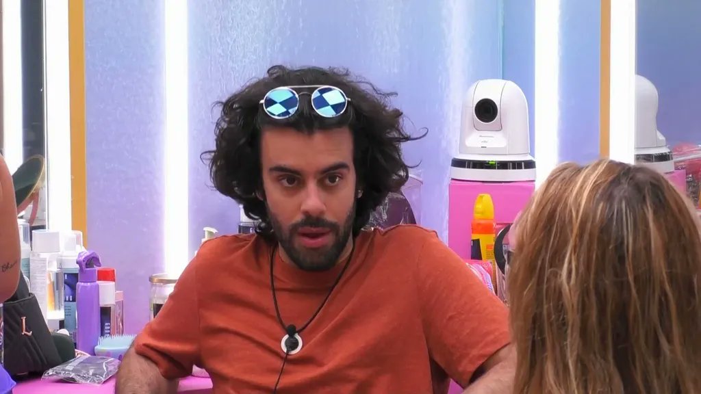 viralenspain's tweet photo. Entre los nominados para expulsión, parece que Lucía y Ruvens son los que tienen menos apoyo del público. 

¿A cuál te gustaría ver fuera este próximo jueves?

❤️ Lucía
🔄 Ruvens 

#GH27o https://t.co/gobI2gvT50