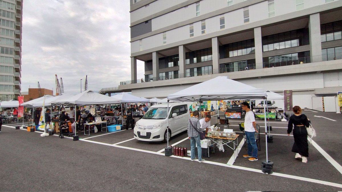 Kitchengarden23's tweet photo. 初めてメダカ🐟️のイベントに行ってきました✨湘南地域だけでなく��私の地元の多摩地域のお店もあって楽しかった。
ほしいメダカたくさんいたけど、飼育しきれないので我慢😣でも炎尾だけは欲しくて購入。 https://t.co/UkSCTJ7sly