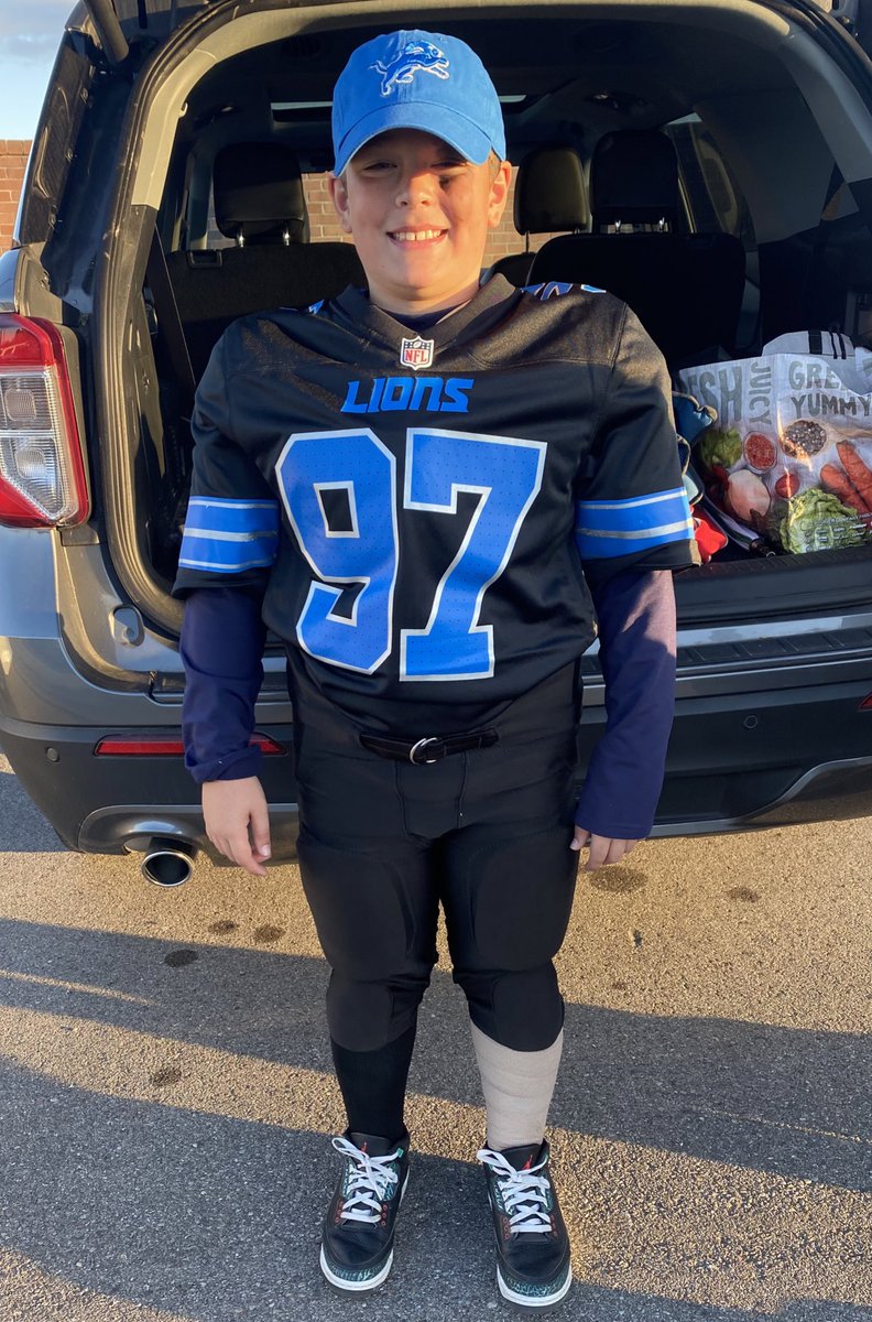 LauraGirodat's tweet photo. @TheLionsMan @Lions @aidanhutch97 @JKERB25 @BrianBB_1 Happy Halloween from my Hutch to your Hutch (&amp; Coach)! https://t.co/qXcVqUXLZY
