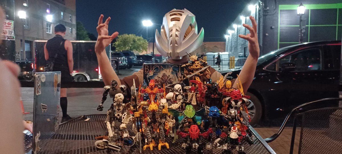 conorandkanohi's tweet photo. @EssengerMusic's Unmasked Tour was fantastic! So glad I got the chance to meet so many other Bionicle fans, &amp; the music was amazing! https://t.co/ZSIH51ceFT