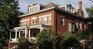 Dirtroadphil's tweet photo. Don't let the Obamas tell you how to vote.
These are their houses. You think they care if Gas goes to $10 a gallon? Steak or eggs Triple. If you can not afford insurance. That your Christmas looks bleak or non at all. migrants get $4000 a month a storm victims get $750. one time. https://t.co/hG4liWbIlM