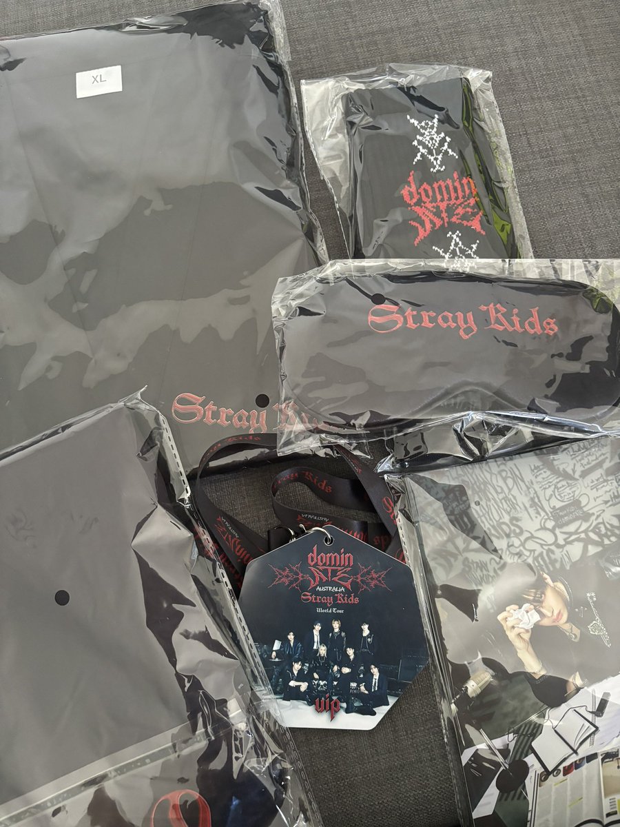 lifeofcathh's tweet photo. WTS STRAY KIDS VIP MERCH SYDNEY FULLSET

💵 DM

#dominATE #dominATE_in_SYDNEY #wts #wtb #skz #StrayKids https://t.co/Kndb8Ku1J5