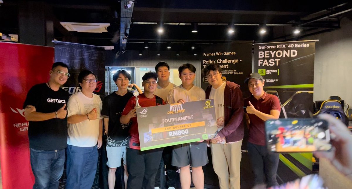 afterhoursAFT's tweet photo. ipoh lan tournament , we have overall came in 3rd place and secured a rm800 prize money!! 

sad to see that we couldn’t get 1st but we will continue to work harder to get first place from now onwards 💪🏻💪🏻 

-

today we will put yesterdays mistakes behind and try our best in the @echoesports_sg tourney 🫶🏻🫶🏻