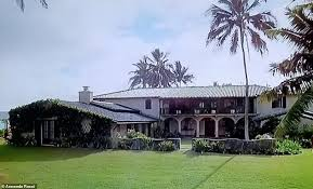 Dirtroadphil's tweet photo. Don't let the Obamas tell you how to vote.
These are their houses. You think they care if Gas goes to $10 a gallon? Steak or eggs Triple. If you can not afford insurance. That your Christmas looks bleak or non at all. migrants get $4000 a month a storm victims get $750. one time. https://t.co/hG4liWbIlM