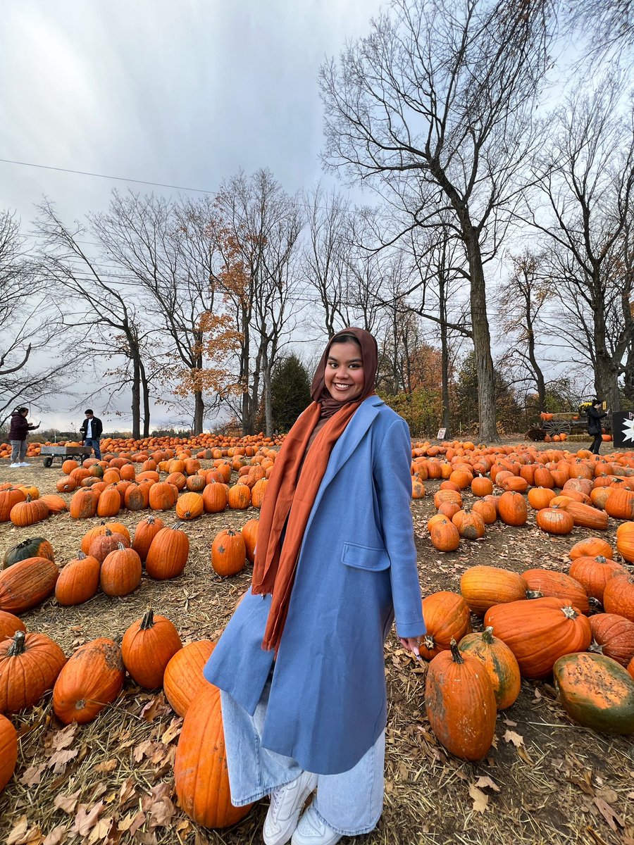 nora_jooe's tweet photo. Surrounded by sinister, evil and orange beings https://t.co/6xRcsUoh8M