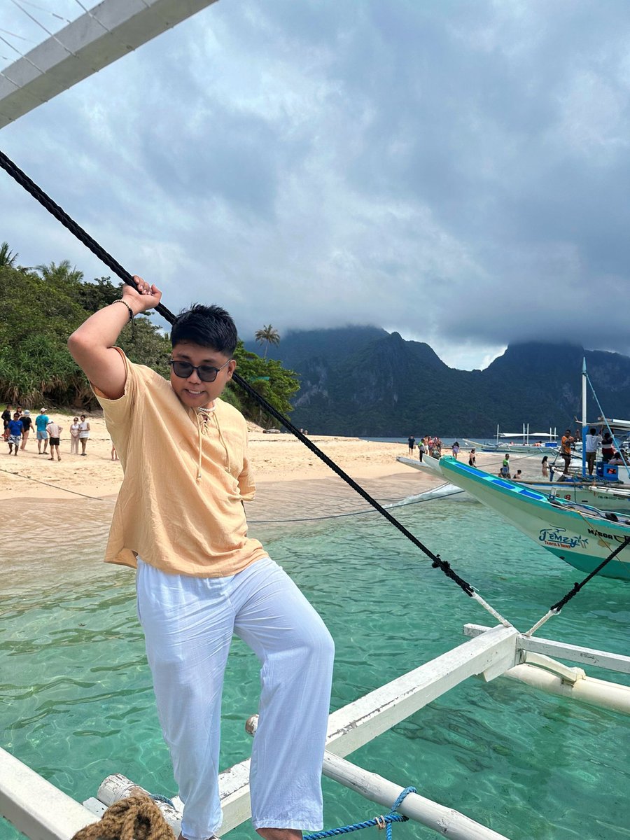 breakevinpoint's tweet photo. Sea-renity 🏝️ #ElNido #Palawan #Beach #Travel https://t.co/BHVbI2QoR9