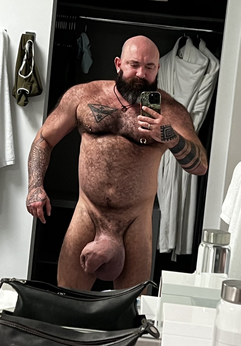 TheSiliconeBoss's tweet photo. Think this HGH is makin my meat grow. All about it. #bubbadick #siliconedick #monsterdick #hung #dong #thiccmeat https://t.co/rjOvoFGjIg