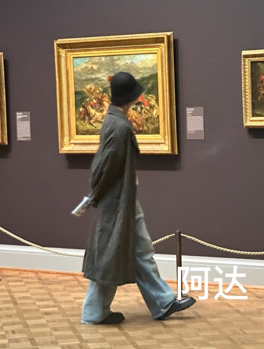시카고 미술관에서 원우 만난 캐럿 분 있었는데
매니저가 경계해도 원우는 눈 마주칠 때마다 계속 웃어줬다는 이야기🥹