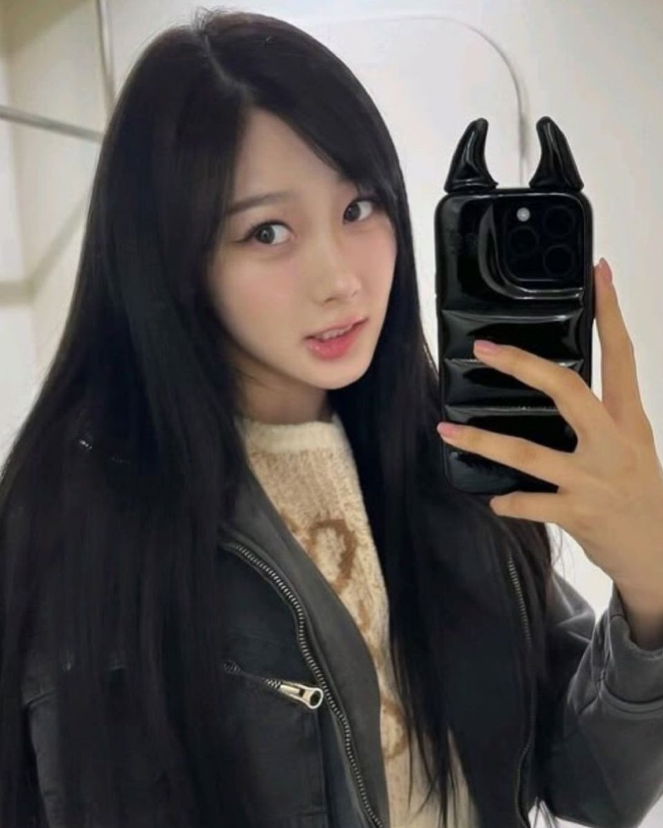 Nevermind the doggy meme I was trying to follow. I just need your opinion whether I nailed this impersonation of our Giselle or not? Let me know!