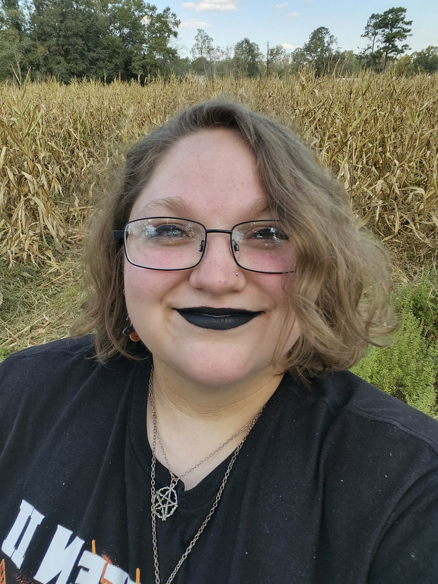 crystal_queer13's tweet photo. The last pics from the pumpkin patch today i forgot to post 🎃🎃🎃🎃 https://t.co/uG8CLQtJBu