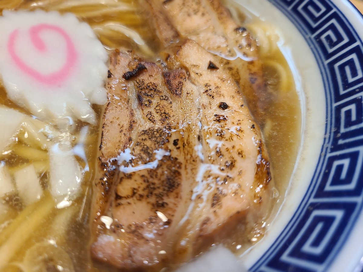 omune's tweet photo. 今年食べたラーメンで暫定No.1の美味しさでした😭煮干そば流。に初訪問。
■煮干しそば（あっさり）並
スープを頂くと煮干しの優しい旨味と甘��が口に広がります。
とても洗練された一杯で、私の煮干しコレクションの中でもかなりの上位に食い込む1杯として脳裏に刻まれました。
#煮干そば流。 https://t.co/43gBCSVtOp