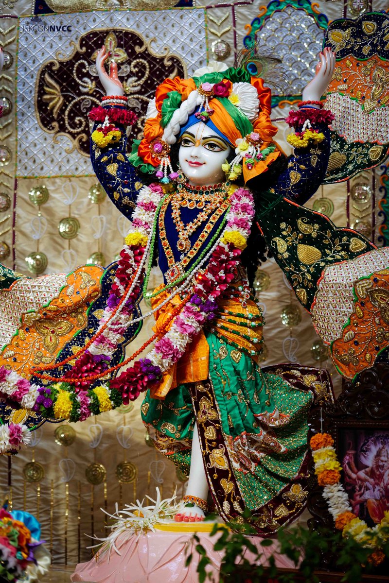 ISKCONPune's tweet photo. 🙏🏽Today's Darshan 📿 🗓27-10-2024🙏
🌷Sri Sri Gaur Nitai🌷
🚩@ISKCONNVCCPune🚩
.
.
#Kartik #OfferDiyaToKrishna #KartikMonth
#Kartik2024 #DamodarMaas #Kartikmonth
#Damodarmonth2024 #ISKCONNVCC #ISKCONPune #ISKCONNVCCPune #ISKCON #27thoctober #27thoctober2024 #Sunday
#Harinaam https://t.co/CrMlPUG4HQ