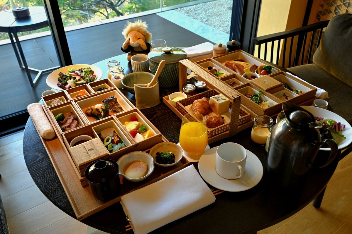 World_Melody_Do's tweet photo. リッツカールトン日光の朝食🍽️
今回はインルームにしました！

静かなお部屋で男体山を眺めながら、いただくお食事は格別でした...
この朝食を食べるためにまた来たいと思えます🤤

朝食はマリオットプラチナ以上の会員でも大人1人7,800円ですが納得の内容です👏

#リッツカールトン日光 #マリオット https://t.co/ocRSqWzJpt