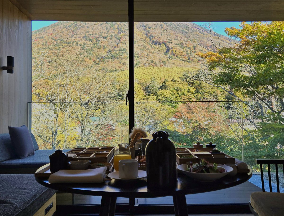 World_Melody_Do's tweet photo. リッツカールトン日光の朝食🍽️
今回はインルームにしました！

静かなお部屋で男体山を眺めながら、いただくお食事は格別でした...
この朝食を食べるためにまた来たいと思えます🤤

朝食はマリオットプラチナ以上の会員でも大人1人7,800円ですが納得の内容です👏

#リッツカールトン日光 #マリオット https://t.co/ocRSqWzJpt