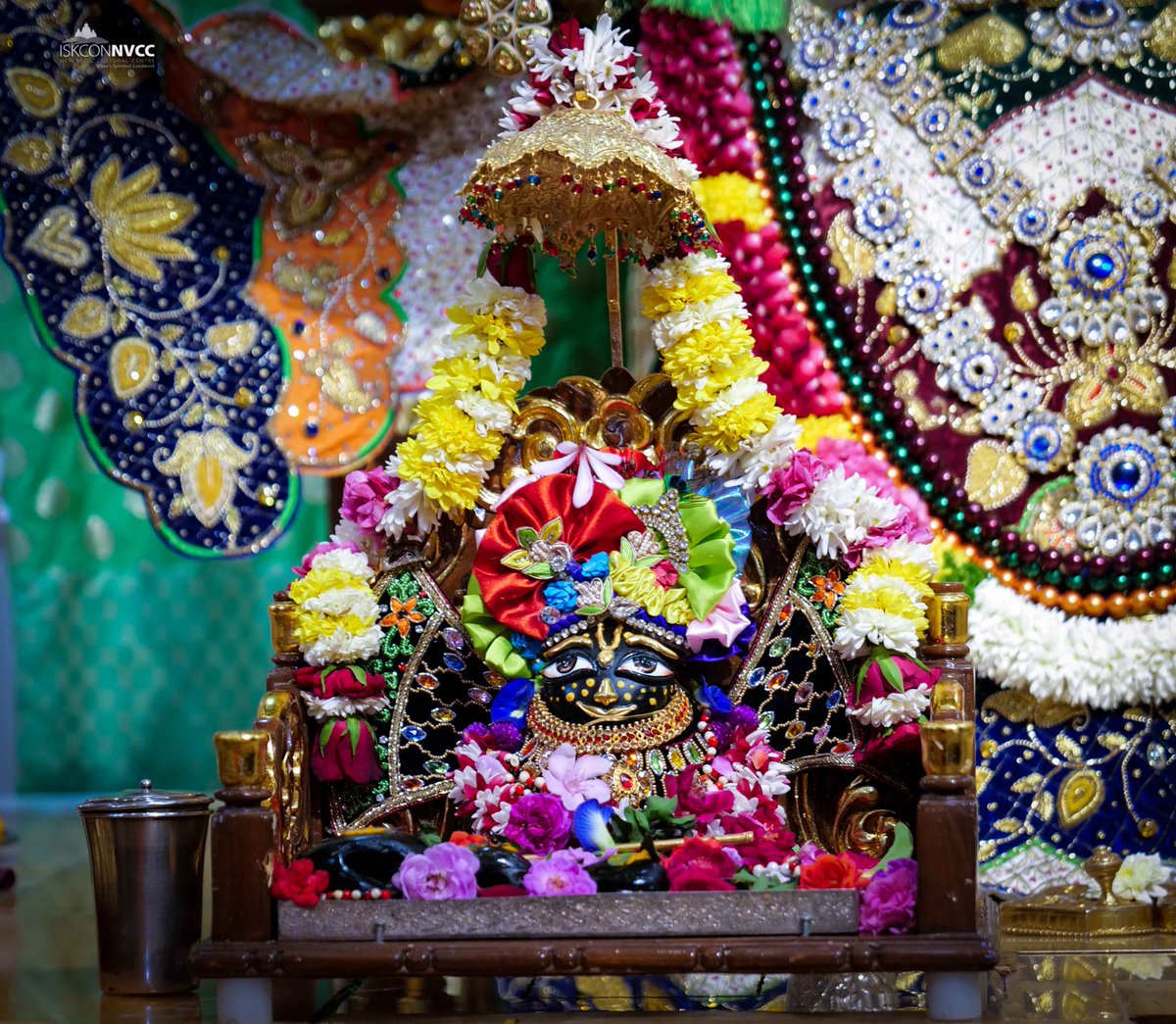 ISKCONPune's tweet photo. 🙏🏽Today's Darshan 📿 🗓27-10-2024🙏
🌷Sri Sri Jagannath Baldev Subhadra🌷
🚩@ISKCONNVCCPune🚩
.
.
#Kartik #OfferDiyaToKrishna #KartikMonth
#Kartik2024 #DamodarMaas #Kartikmonth
#Damodarmonth2024 #ISKCONNVCC #ISKCONPune #ISKCONNVCCPune #ISKCON
#27thoctober #27thoctober2024 #Sunday https://t.co/CU0K7E9OeD