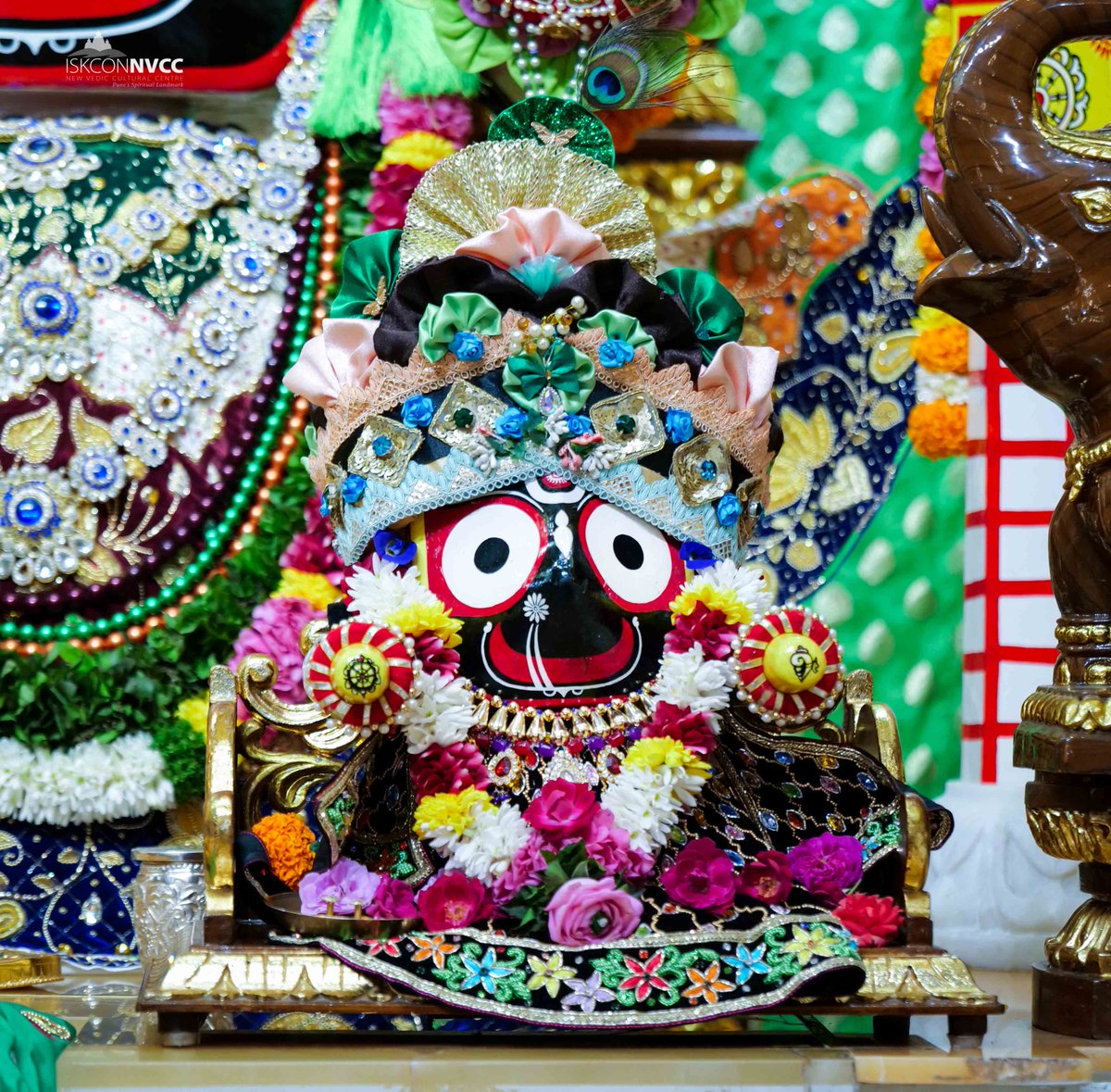 ISKCONPune's tweet photo. 🙏🏽Today's Darshan 📿 🗓27-10-2024🙏
🌷Sri Sri Jagannath Baldev Subhadra🌷
🚩@ISKCONNVCCPune🚩
.
.
#Kartik #OfferDiyaToKrishna #KartikMonth
#Kartik2024 #DamodarMaas #Kartikmonth
#Damodarmonth2024 #ISKCONNVCC #ISKCONPune #ISKCONNVCCPune #ISKCON
#27thoctober #27thoctober2024 #Sunday https://t.co/CU0K7E9OeD