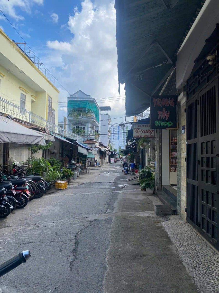 DauTuan87's tweet photo. NHÀ CHỢ LẠC QUANG HIẾM -KHU BÀN CỜ KINH DOANH BUÔN BÁN SẦM UẤT-TÂN THỚI NHẤT Q12-110M2- 2 TẦNG- CHỈ 10.3 TỶ TL.
————————
Zalo 0976.473.308- Tuân https://t.co/KgGMST9GIq