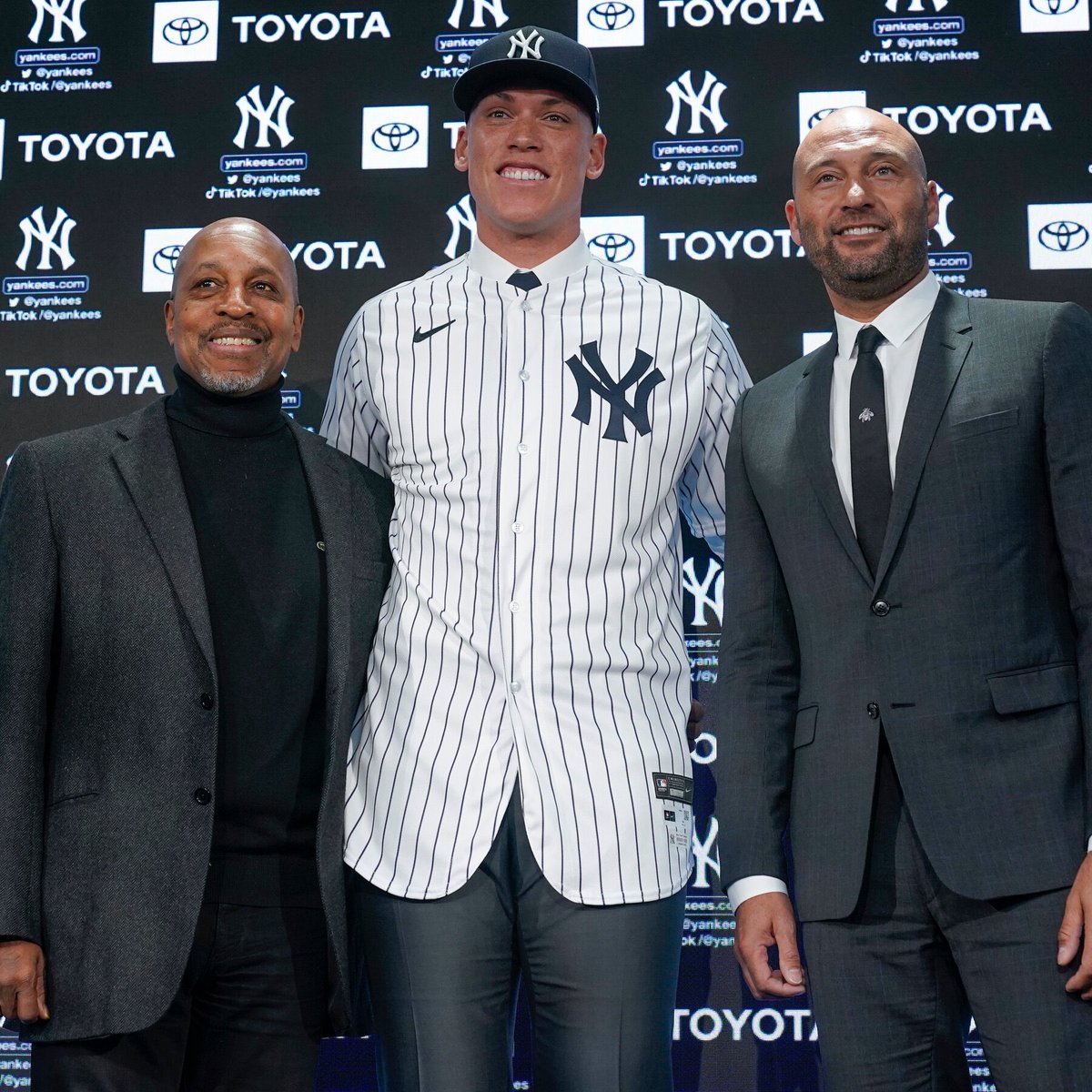 ATTENTION YANKEE FANS

We need to give Aaron Judge a standing ovation for game 3 and through the rest of the world series. 

Yes he is struggling. But he is our captain and our leader and we need to get behind him. We need him.

SPREAD THE NEWS