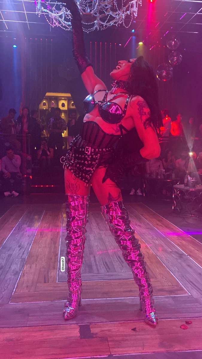 kaosh7's tweet photo. 😍😍 un placer ver en vivo a esta reina! Hermosa, talentosa, perra 🤭 te adoro así muchísimo @Gala_Varo https://t.co/cBUVa3sam1