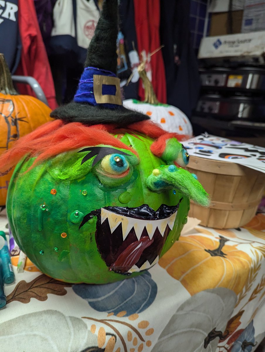 Pumpkin I painted at work today 🎃
#HappyHalloween #pumpkinpainting