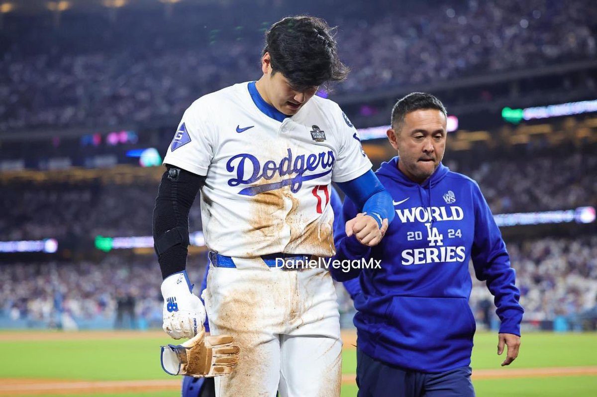 DanielVegaMx's tweet photo. Shohei Ohtani sufrió una subluxación (dislocación parcial) de su hombro izquierdo, según el manager de @LosDodgers , Dave Roberts. Mañana le realizarán más pruebas. https://t.co/51b4cc3K1r