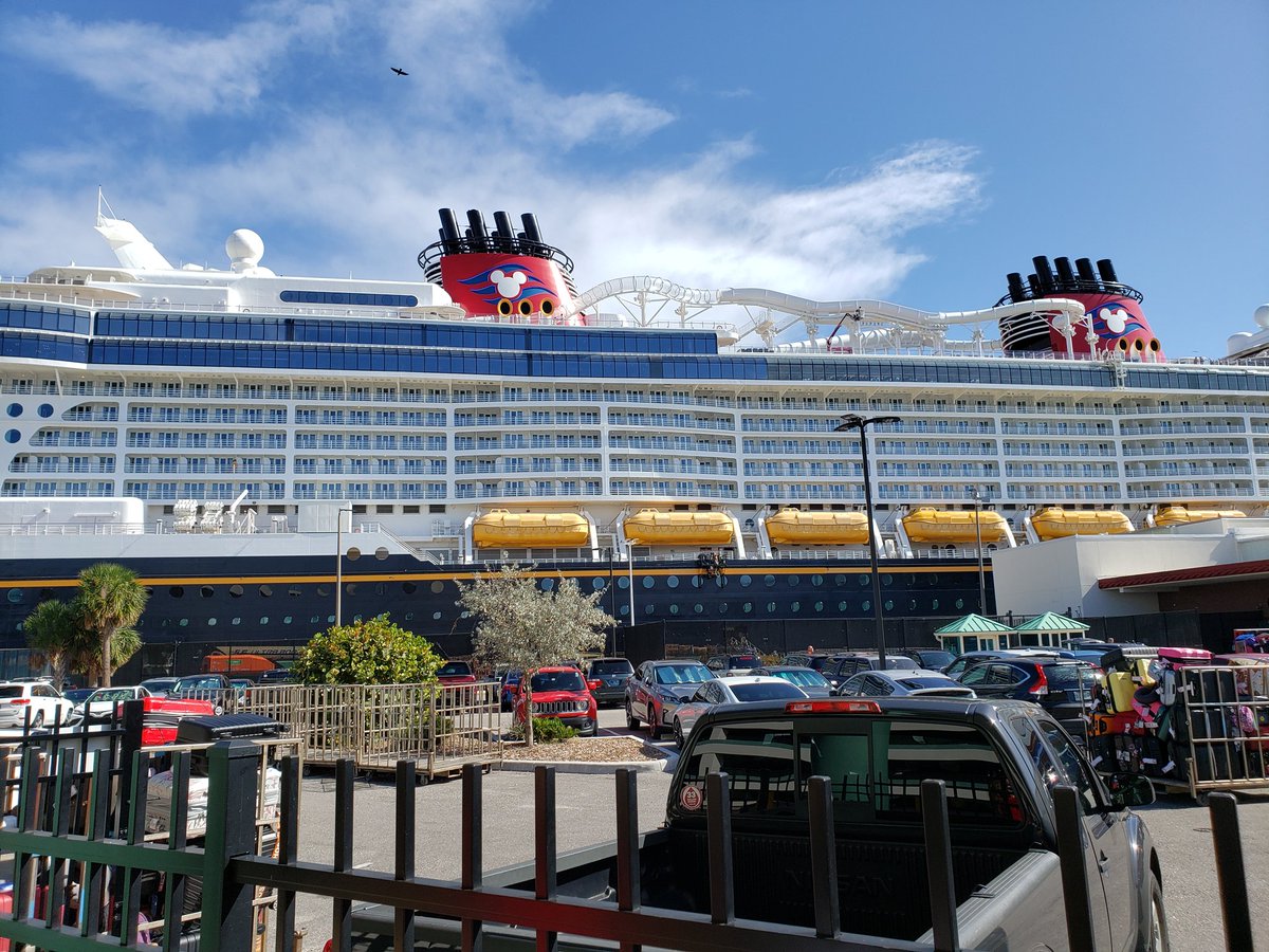 vascalzi's tweet image. Disney Cruise Line 2024.