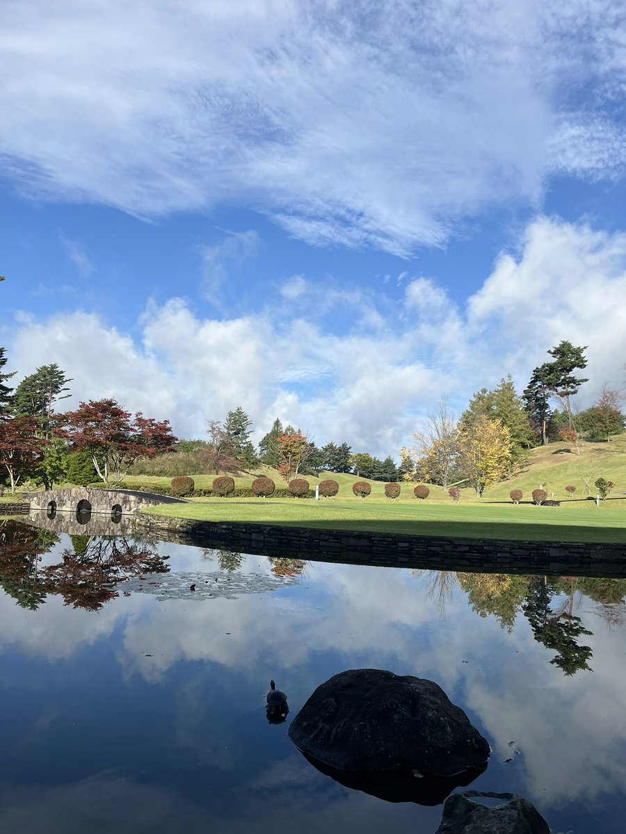 HyodoNote's tweet image. お久しぶり世界
前半イーグルもあって41
15年前、中国でスタートしたゴルフ

月1回ラウンドで70台
という無謀な目標を掲げ
仲間と楽しく自然に癒されスポーツ

目標達成へ向けて後半頑張るぞ