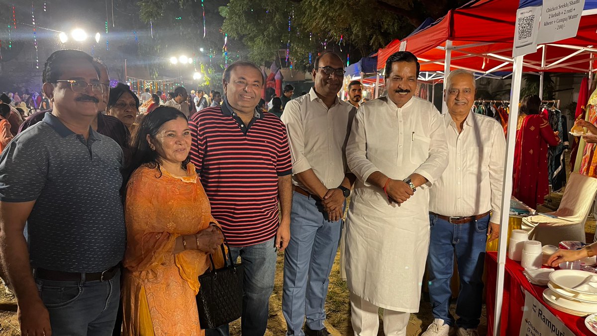 rajpalsingh_bjp's tweet photo. सुखदेव विहार पॉकेट A में RWA द्वारा आयोजित द���पावली मेले में सम्मिलित होने का अवसर प्राप्त हुआ, जहाँ मुझे सम्मानित किया गया।

#DiwaliMela #SukhdevVihar #RWA #CommunityEvent #FestivalCelebration #RajpalSingh https://t.co/h5DsYKHO5X