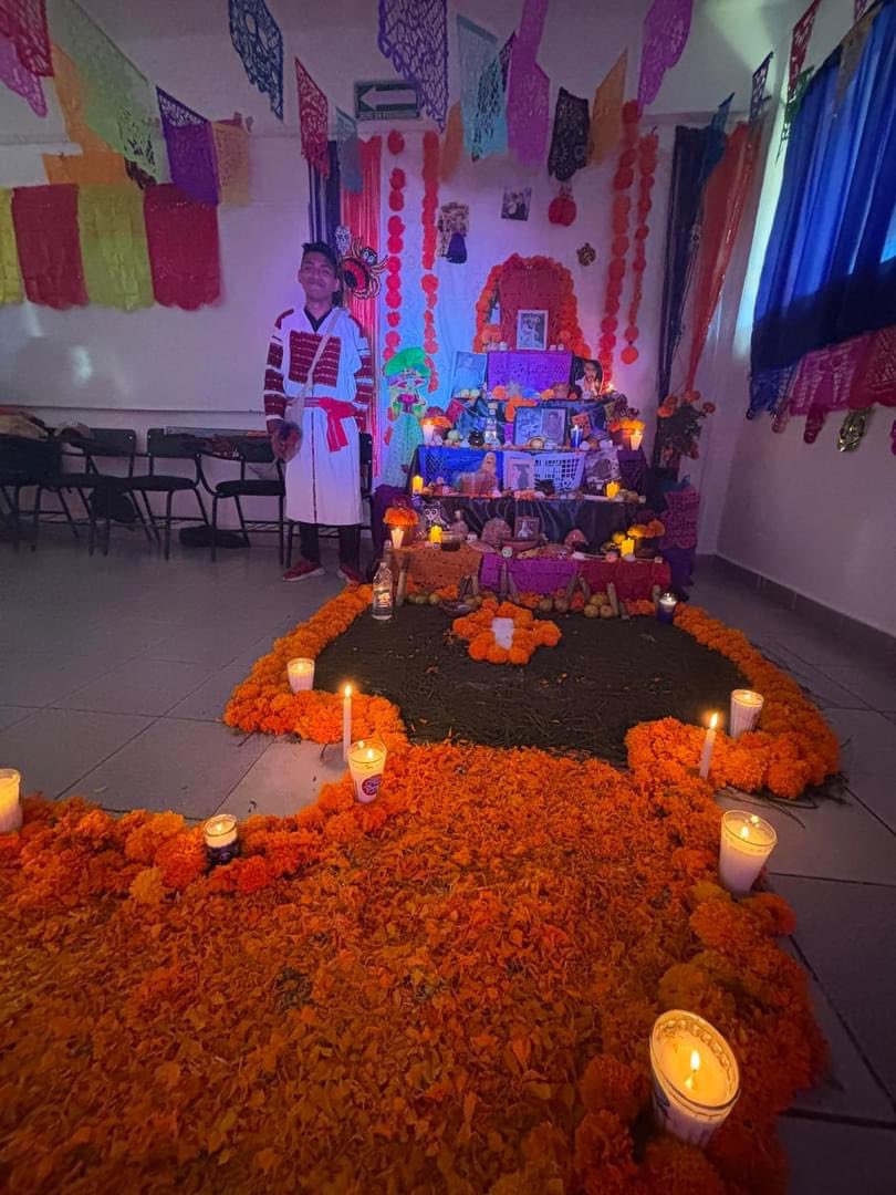 Gracias <a href="/UpsumTux/">Upsum Tuxtla</a> por invitarme al Concurso de Altares 2024. Una muestra de cultura y tradición. La nutrida participación de los estudiantes es muy reconocible.
Gracias @TuxtlaCultural por la fotos.