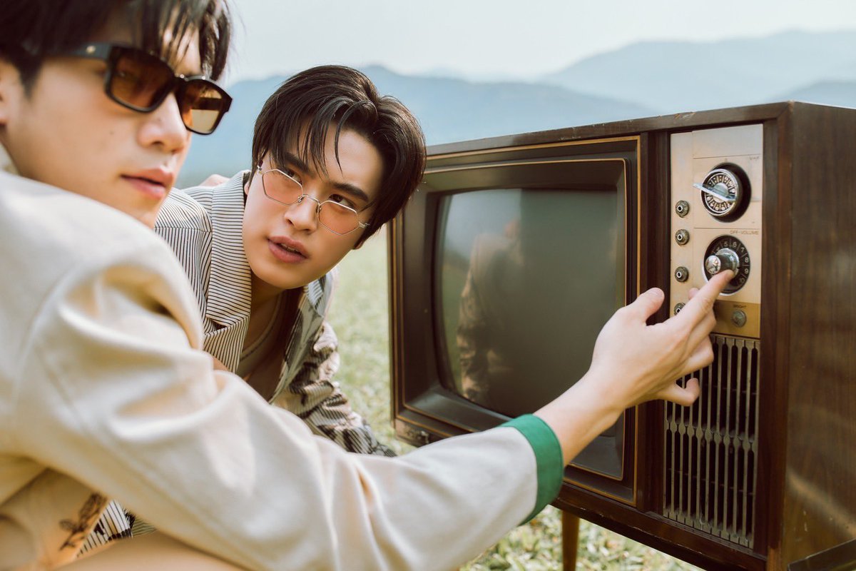 Quad22Thailand's tweet photo. Spotted! K. #FourthNattawat in #Lespecs - “Recarmito” and K. #GiminiNorawit in #Matsuda - M3138 sunglasses on their new photobook • Cr.😎 #Vocstyle
#LeSpecsthailand #quad22 #quad22thailand #lespecseyewear #giminifourth #เจมีไนน์โฟร์ท #MatsudaEyewear https://t.co/xIoz1fN3pu