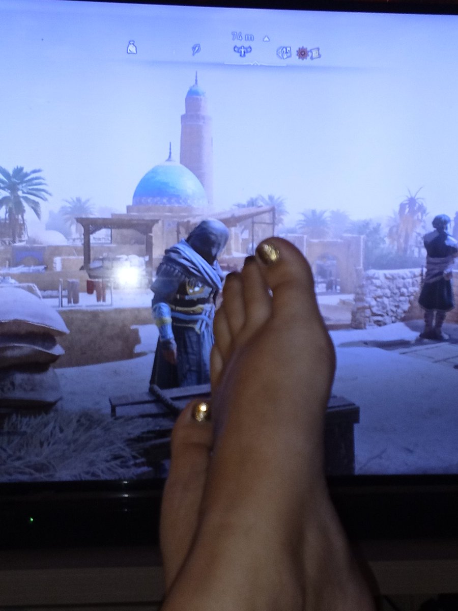 SouthernArches's tweet photo. Been loving assassins creed mirage! 
What's a game you have been loving?

#prettyfeet #feet #AssassinsCreedMirage #psgirl #feetgirl #footlover #toes #gamergirl https://t.co/cfJjoUduqv