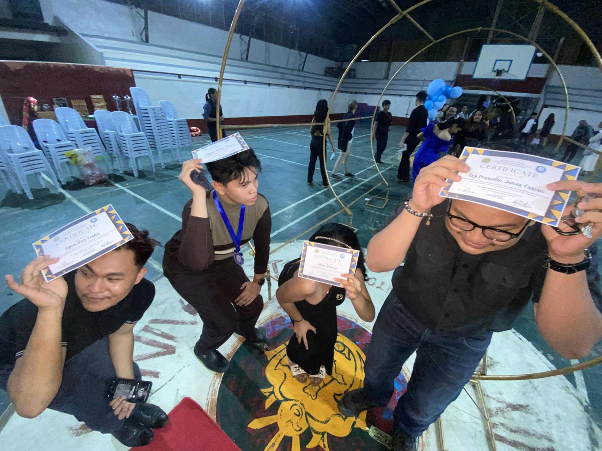 zyreeeeex's tweet photo. muhilak gyud ko if dili namo ni mapanindigan hantod 4th year pero kiberrrrrrr so proud of us and sa whole bapos 3 + thanks sa pakopya mga neng https://t.co/gAwXDCwGtY