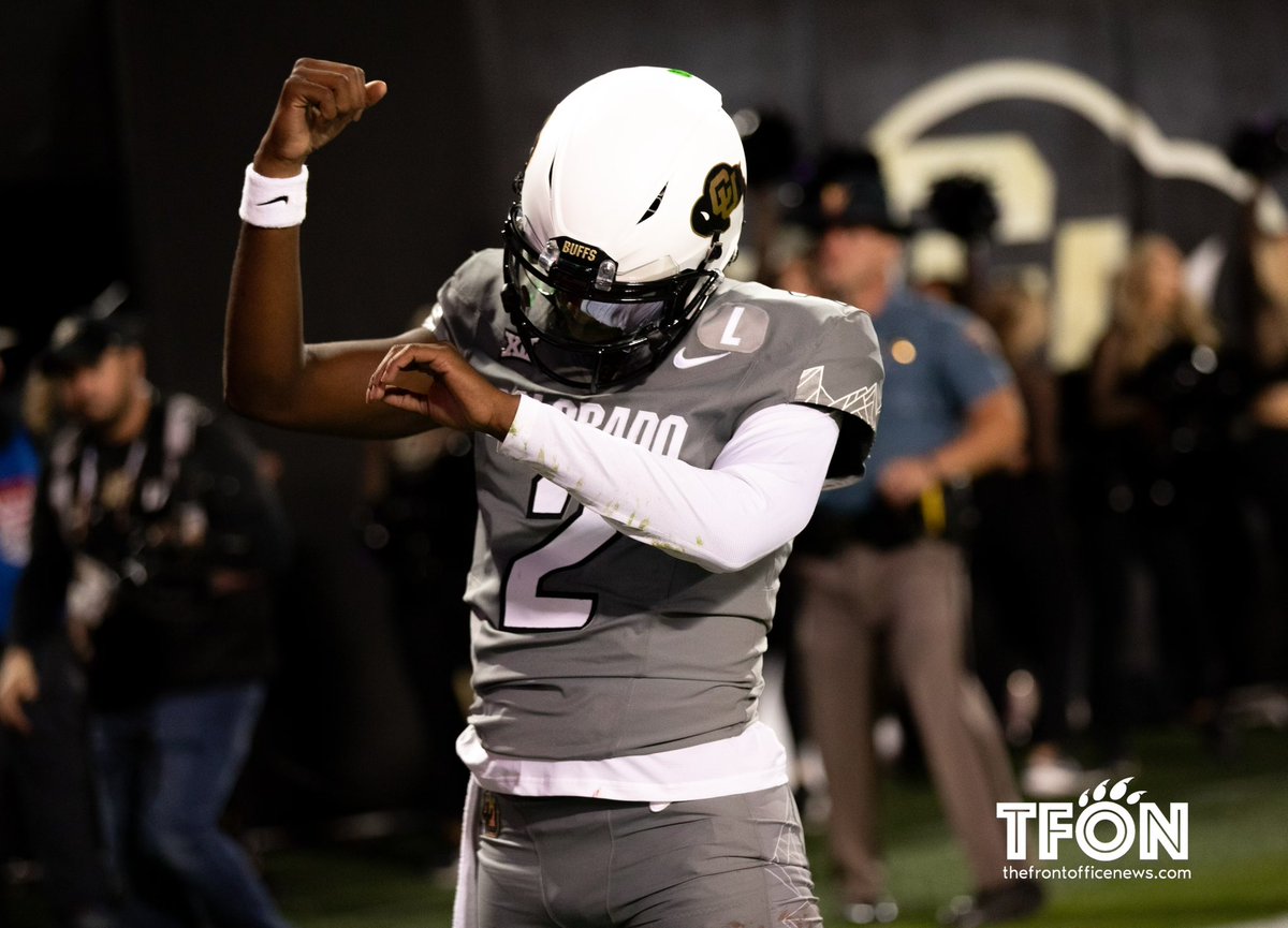 _JT_Smith's tweet photo. A few frames from the first half #Bearcats #TFON https://t.co/umYq5FuWYX