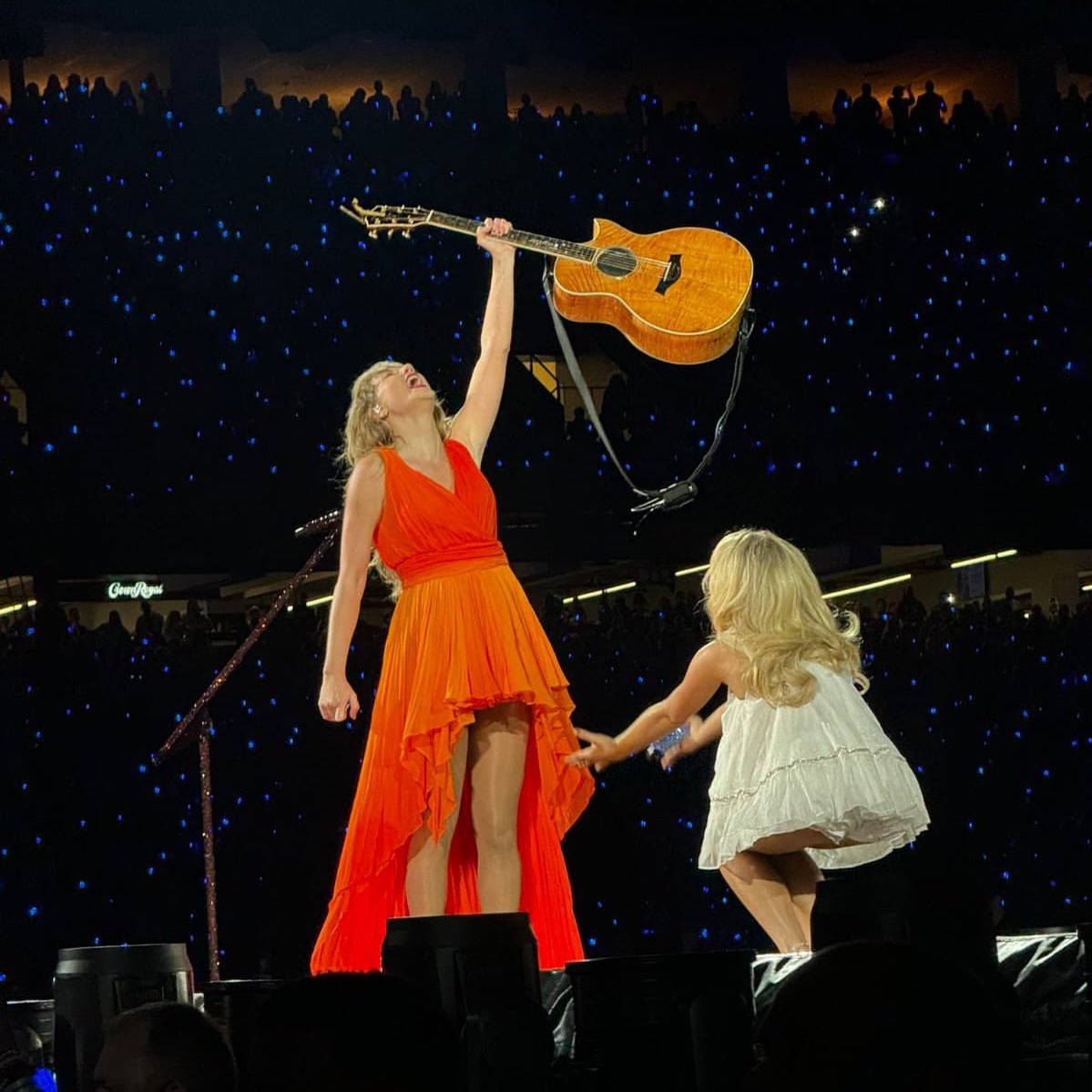 un día sos una niña cantando una canción de taylor swift y al otro taylor swift está cantando una canción tuya