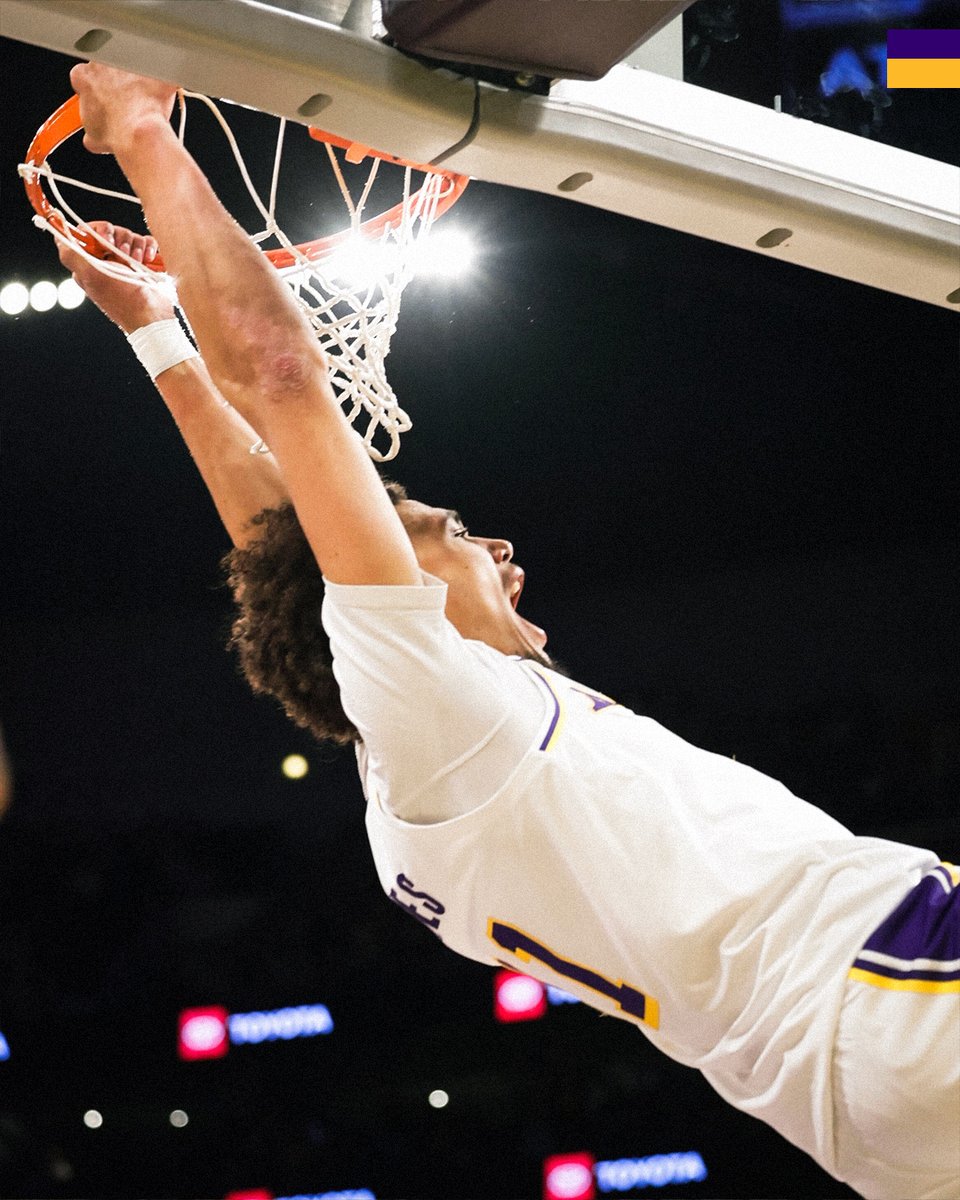 Lakers's tweet photo. This is art. https://t.co/TDNQ65Kul2