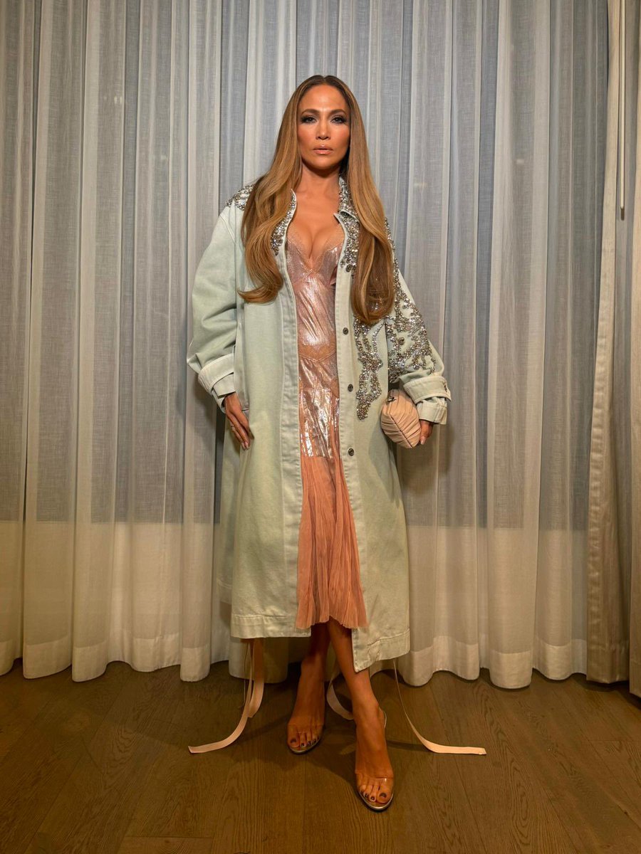 JLo's tweet photo. https://t.co/A11FMot8YA