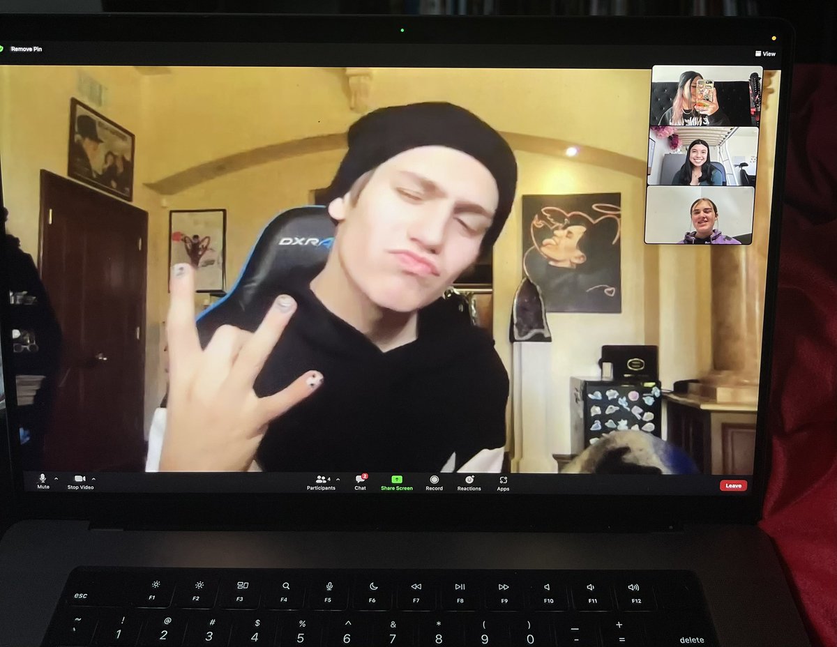 ✮ eliana ✮ tweet media