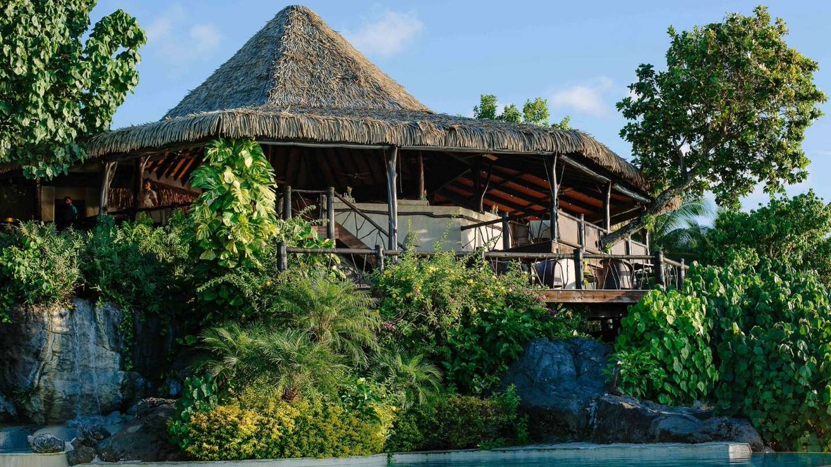 PlacesWithPalms's tweet photo. Looking for a true hidden gem? The Cook Islands offers a remote getaway like no where else in the world. Pristine lagoons, unspoilt terrain, and population of only 13,500 people. We've hunted down all the best places to stay in this sleepy island paradise
https://t.co/azwj6nXbET https://t.co/FPYSuaPRd6