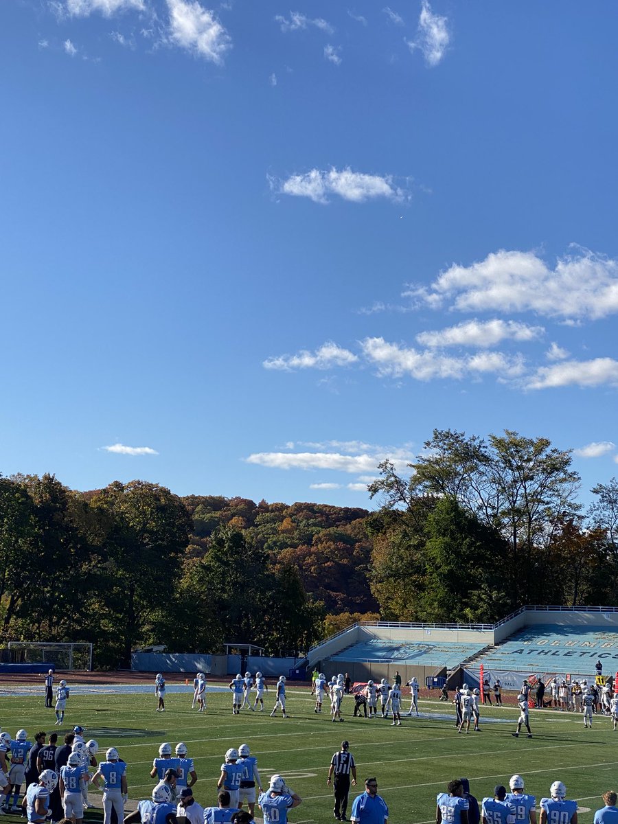 ashleyjliao's tweet photo. went to my first homecoming game today (thanks jean and emerson for the tickets!) and it was for a college i didn’t even attend 😭 but at least my lover did ◡̈ https://t.co/UtakQDdO5k