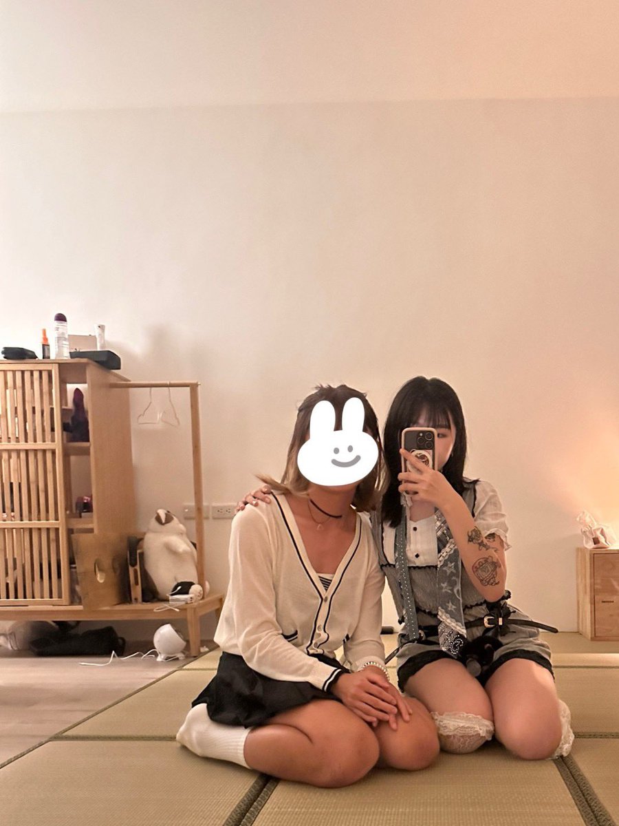 愉快的一天🫶
看到超多沒見過的四愛道具🫣
和黑貓學了新的穿搭愛超愛大家❤️
乾淨舒服溫暖的地方😌
<a href="/Tatamascot/">踏踏福神</a> <a href="/chihouo123/">黑喵</a> <a href="/Xiang_here/">香魚🐟🎀 女王様</a> 
<a href="/s83576/">小婕-夜行性草履蟲-甦醒中</a>