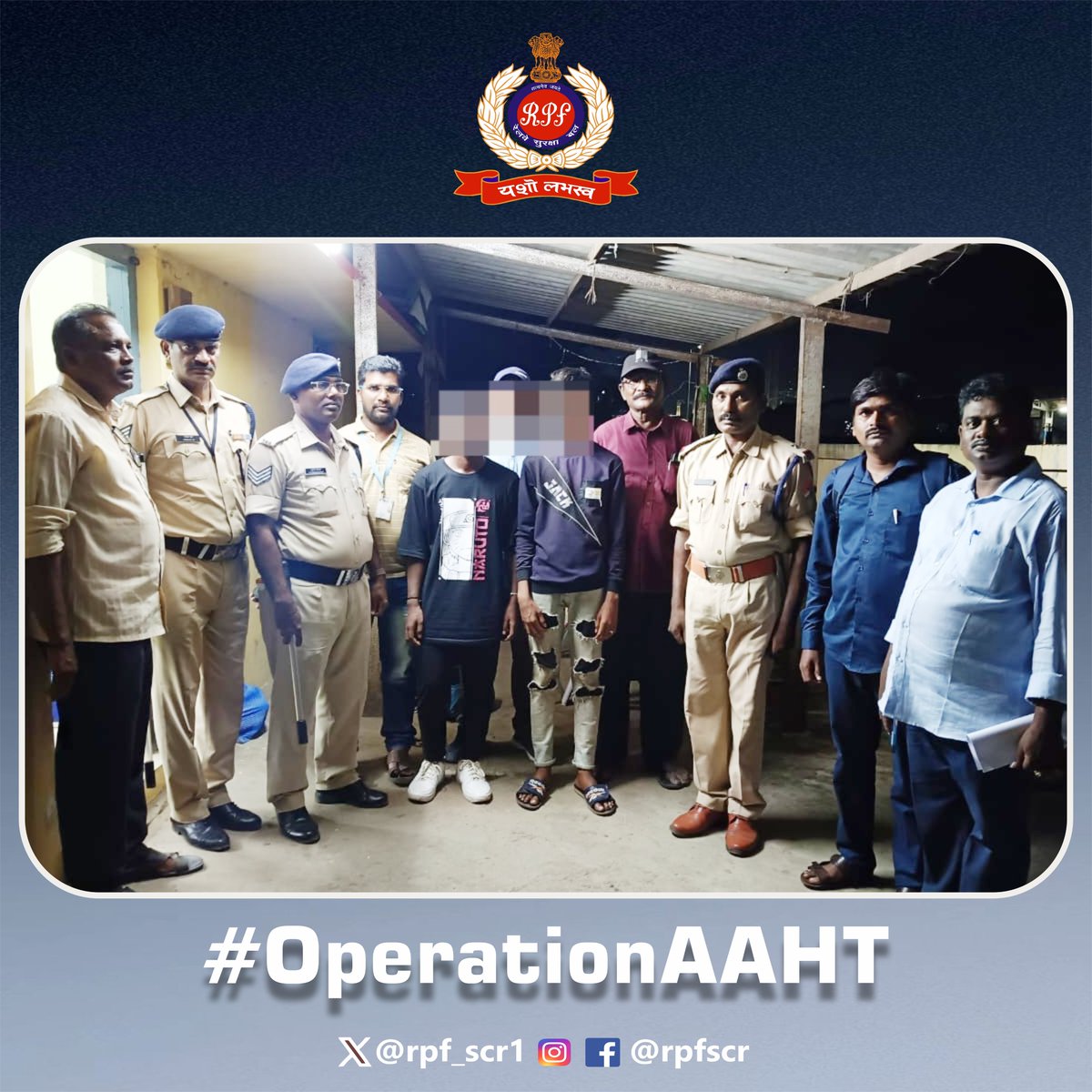 rpf_scr1's tweet photo. 02 children trafficked from #Jharkhand to #Coimbatore for labor exploitation have been rescued, with the arrest of 02 human traffickers by #RPF #Chirala, in collaboration with @BBAIndia and other stakeholders. #OperationAAHT.
@RPF_INDIA @RailMinIndia @rpfscrbza @SCRailwayIndia https://t.co/wKt1Yo1YYo