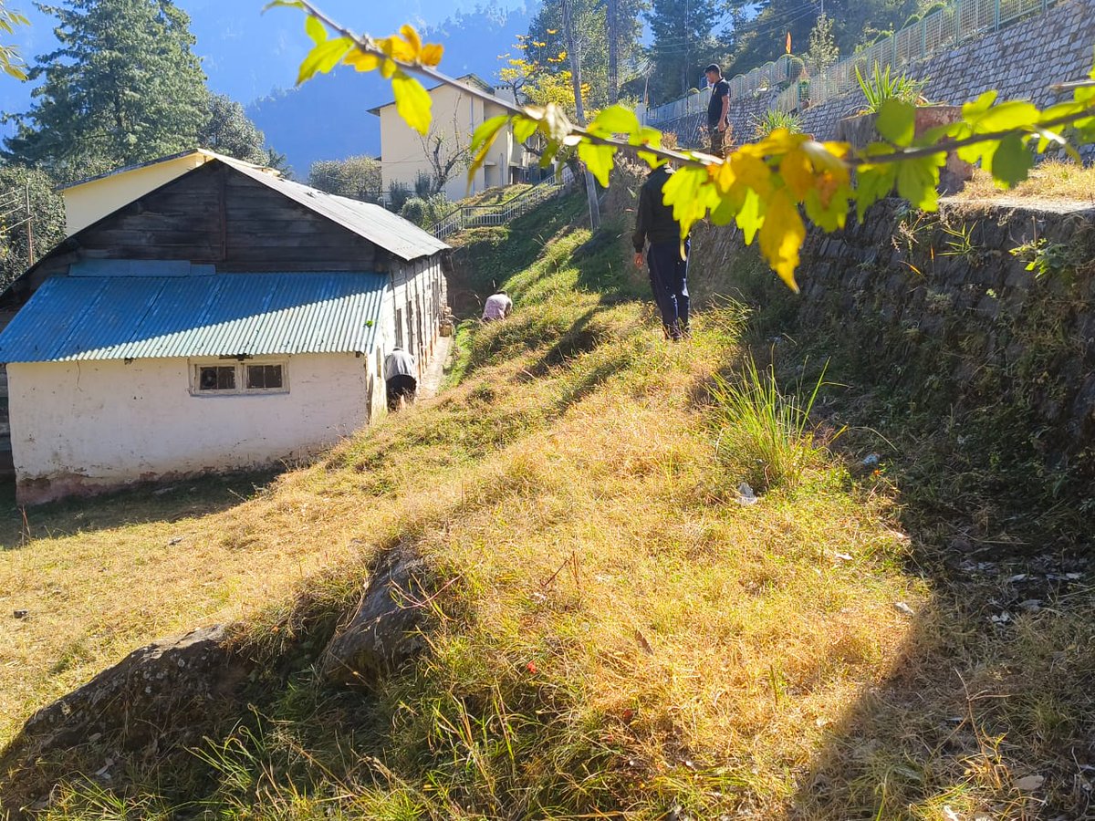 आज दिनांक 27/10/2024 को अतिरिक्त प्रशिक्षण केंद्र , सशस्त्र सीमा बल, सराहन में अधिनस्त अशिकारी मैस  के क्षेत्र में #specialcampaign4.0 के अंतर्गत स्वच्छता अभियान चलाया गया
