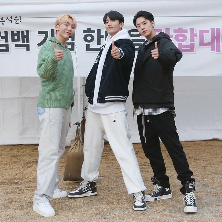 너네 세명 붙으면 뭐야
너네 무슨 그룹이야 
                                                            부석순..?

세븐틴이잖아!!!!!!!
너네가지금부석순을잊엇잖아
다시물을게 니네 뭐야
                                                            세븐틴..?

부석순이잖아!!!!!