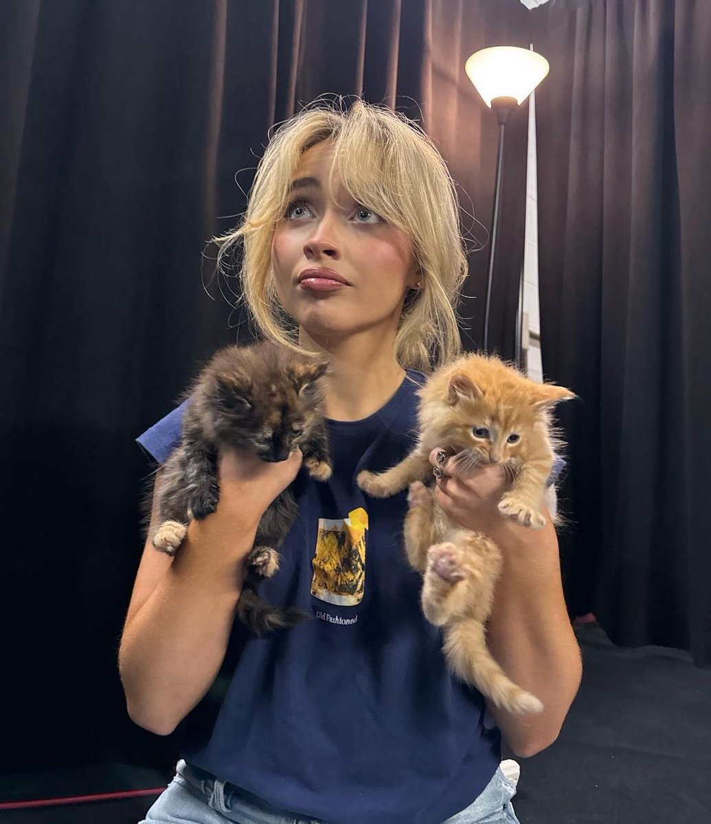 Sabrina Carpenter poses with Taesan and Sungho from BOYNEXTDOOR in new photo