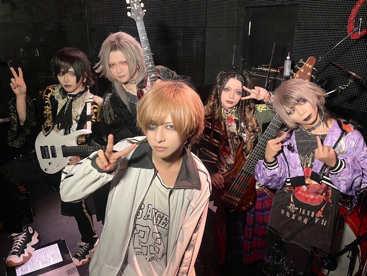 ツアー１４本目、広島
CAVE-BE
ご来場頂いた皆様、ありがとうございました🙇‍♂️‼️

🐷バースデー
11/1(金)横浜ReNY β
⚠️チケット受付は本日23:59まで⚠️
cocoon-official.com/items/6711fa86…

🗾TOUR FINAL
11/21(木)Spotify O-WEST
t.livepocket.jp/t/jsi6j