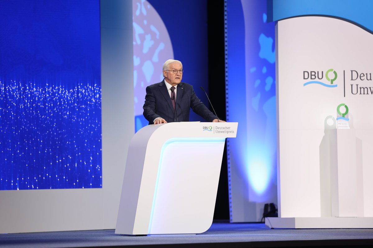 „So viele engagierte Menschen und Institutionen zeigen, welche Mittel &amp; Wege wir schon zur Verfügung haben, um gemeinsam in eine klimafreundliche und lebenswerte Zukunft aufzubrechen“, sagt #Bundespräsident Steinmeier bei der Verleihung des #Umweltpreis׀es #uwp24.