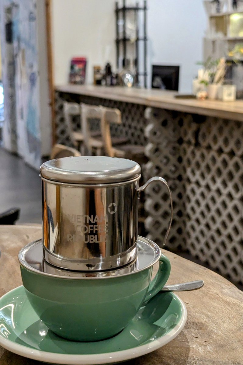 tsure_tabi's tweet photo. ホーチミン🇻🇳でベトナム産の美味しいコーヒーが楽しめるカフェまとめ

📍OKKIO
📍Vietnam Coffee Republic Company
📍The Hummingbird Café &amp; Roastery https://t.co/celWtzul2P